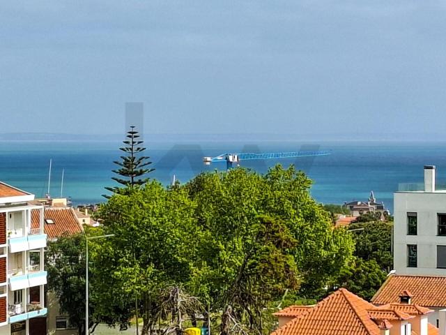 Exclusiva Penthouse T2+1 com Vista Mar | Bº Assunção/Cascais/ com 2 lugares de garagem e elevador