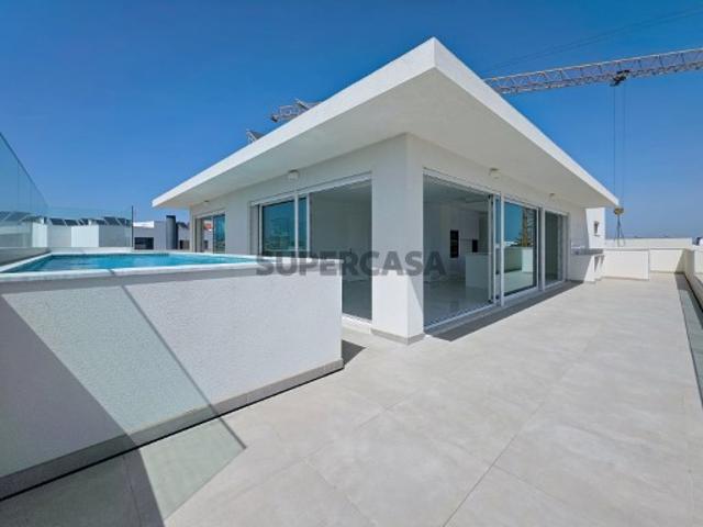 Exclusiva Penthouse T3 com Piscina Privada e Terraço de 100 m² na Quinta de São Pedro, Portimão