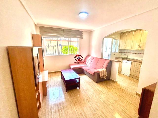 Exclusiva planta baja con patio privado a pocos metros del paseo marítimo