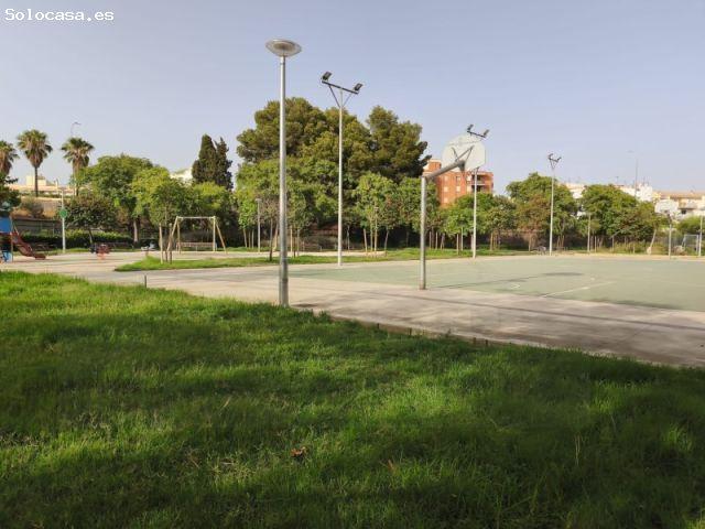 Exclusiva planta baja de obra nueva con garaje, jardín privado y piscina en