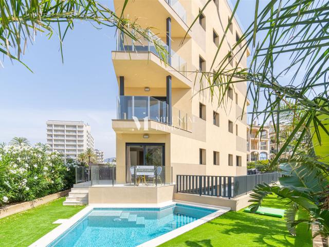 Exclusiva planta baja de obra nueva con jardín y piscina pri. 71m² Roses