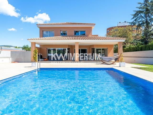 Exclusiva propiedad con un diseño focalizado hacia el lujo y. 764m² Reus
