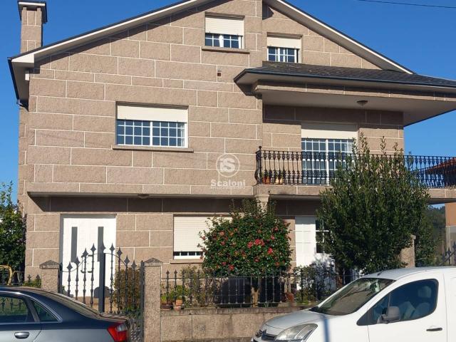 Exclusiva propiedad con gran finca en O Mosteiro Meis, a las puertas de las Rías Baixas