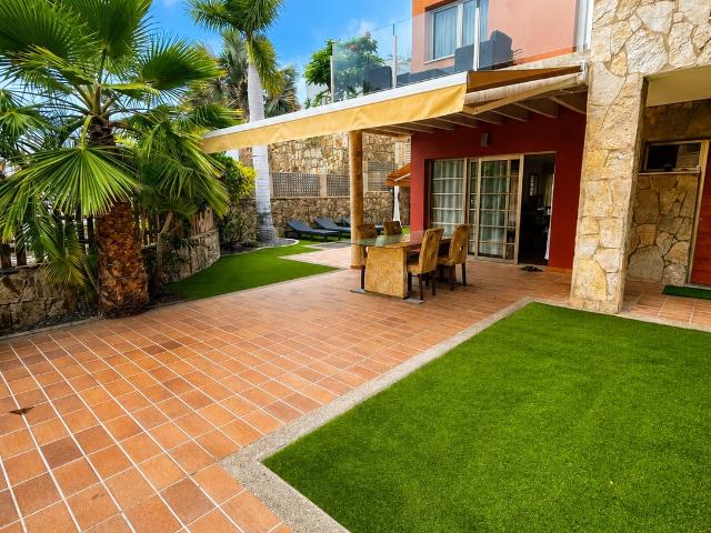 Exclusiva propiedad con parcela privada, terrazas, jacuzzi y amplio garaje en Tauro, Mogán