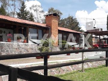 Exclusiva Propiedad Ecuestre con Caballerizas y Casa de Campo Premium