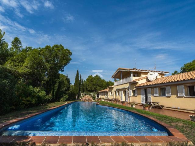 Exclusiva propiedad en el corazón del prestigioso entorno de. 398m² L'Ametlla de Mar