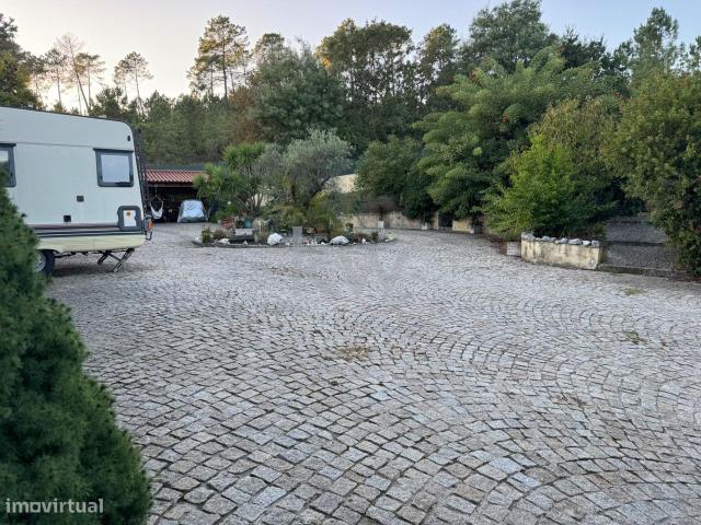 Exclusiva quinta de 1 hectare com casa trrea e excelentes infraestrut