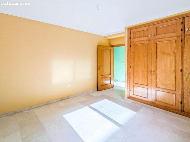 Exclusiva Residencia Unifamiliar en Cájar: Haciendo esquina. Espacio, Calidad y Bienestar para su Fa