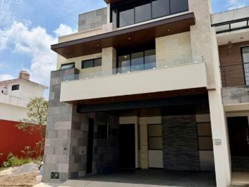 Exclusiva residencia con diseño moderno, roof garden y seguridad privada