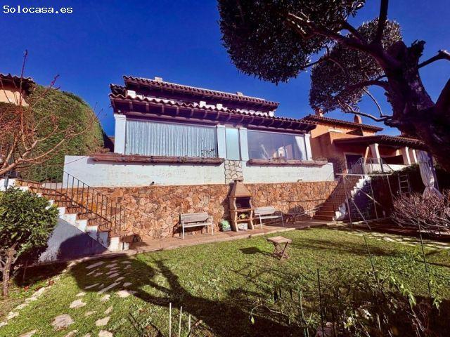 Exclusiva residencia con vistas al mar en urbanización privada