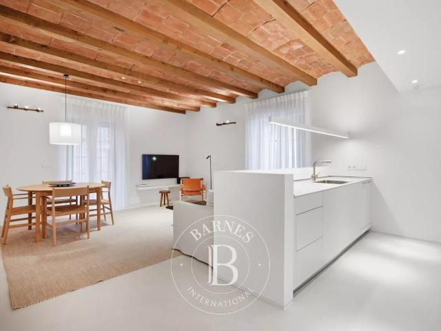 Exclusiva residencia de 3 dormitorios a pocos pasos del pase. 113m² Barcelona