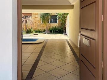 Exclusiva Residencia en Jardines del Campestre: Lujo, Alberca Privada y Espacios