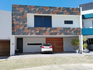 Exclusiva residencia en privada – Fraccionamiento Miravalle