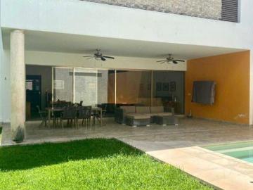 Exclusiva residencia familiar en venta en San Antonio Cucul, Mérida