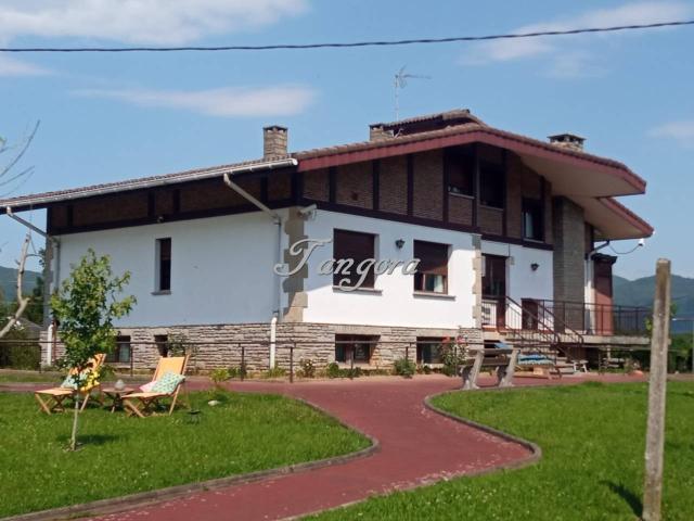 Exclusiva Tangora inmobiliaria. Maravillosa finca en Busturia, en el corazón de Urdaibai
