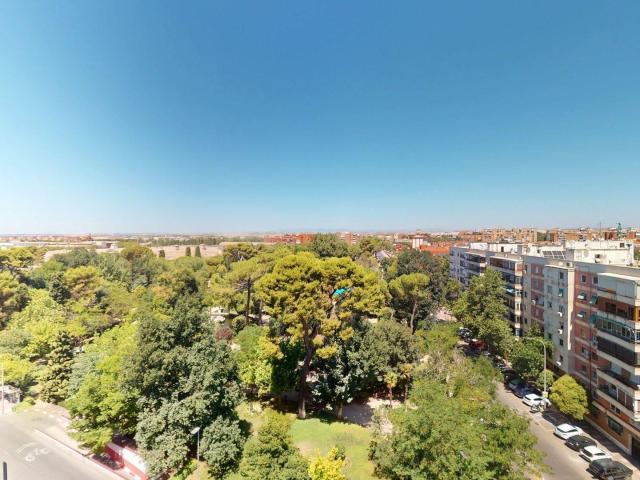 Exclusiva última planta de 125m2 con vistas panorámicas y cuatro dormitorios en el centro de Alcalá