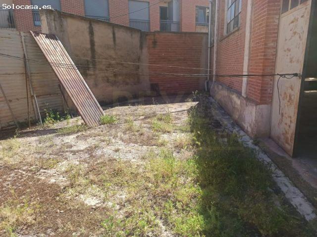 Exclusiva vivienda con terraza de 30 m², piscina y amplio trastero de 15 m² en