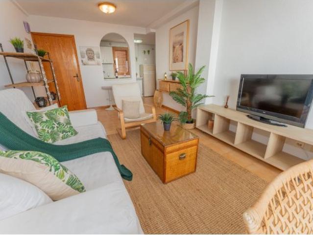 Exclusiva vivienda con terraza y vistas al mar