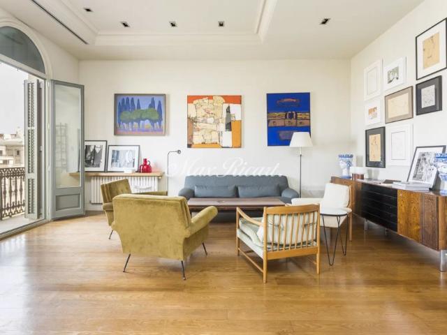 Exclusiva vivienda con vistas a La Pedrera de Gaudí 226m²