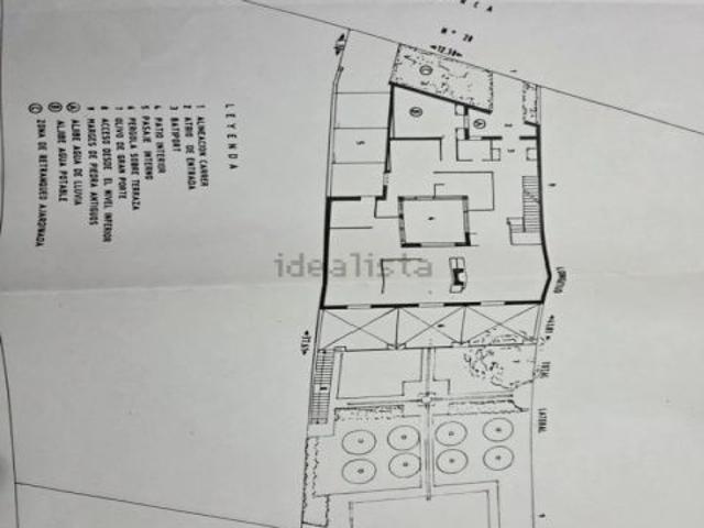 Exclusiva vivienda con vistas despejadas, privacidad y gran potencial en un entorno privilegiado de
