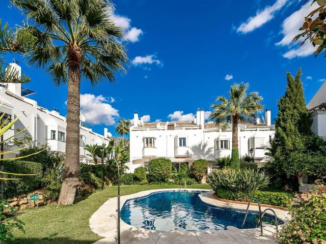 Exclusiva vivienda adosada ubicada in Arco Iris, Milla de Oro