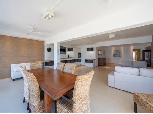 Exclusiva vivienda de 180 m2 en primera línea en El Arenal de Llucmajor