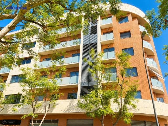 EXCLUSIVA VIVIENDA DE 4 HABITACIONES CON PISCINA Y PARKING PARA COCHE ELÉCTRICO
