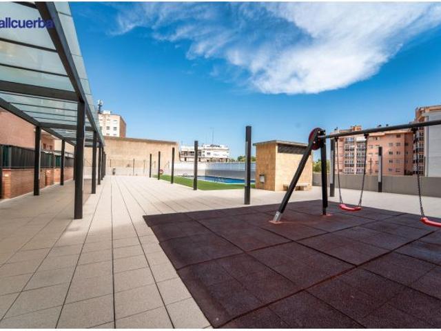 EXCLUSIVA VIVIENDA DE 4 HABITACIONES CON PISCINA Y PARKING PARA COCHE ELÉCTRICO