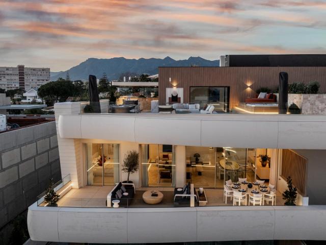 Exclusiva vivienda de alto nivel en planta baja con sótano, diseño contemporáneo y exclusivas zonas comunes