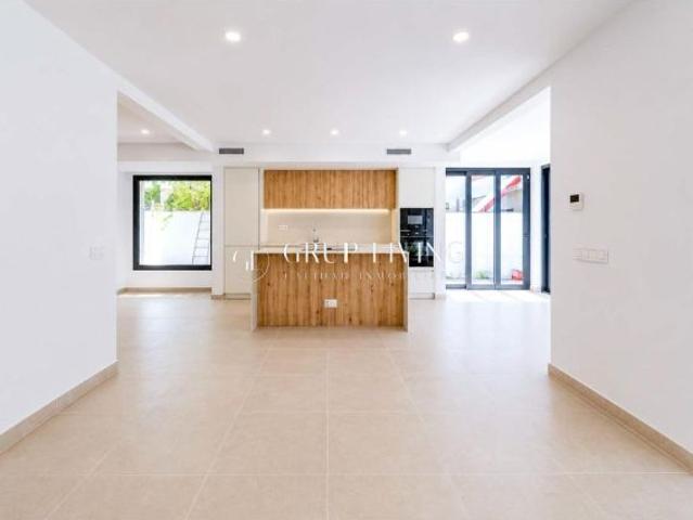 EXCLUSIVA VIVIENDA DE DISEÑO CONTEMPORÁNEO EN ROCAMAR, A UN PASO DE SITGES