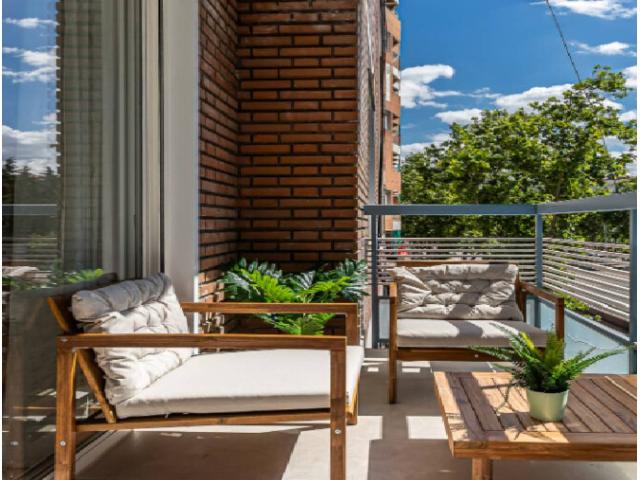 EXCLUSIVA VIVIENDA DE DISEÑO EN EL CORAZON DEL BARRIO DE IBIZA 4 HABITACIONES Y TERRAZA AMUEBLADO Y REFORMADO