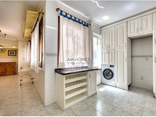 Exclusiva vivienda de lujo de 180 metros en el corazón de Alicante con terraza y garaje para dos coc