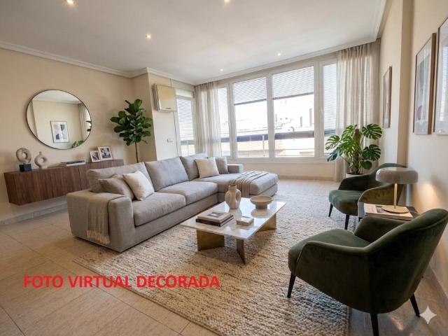 Exclusiva vivienda en ensanche diputación