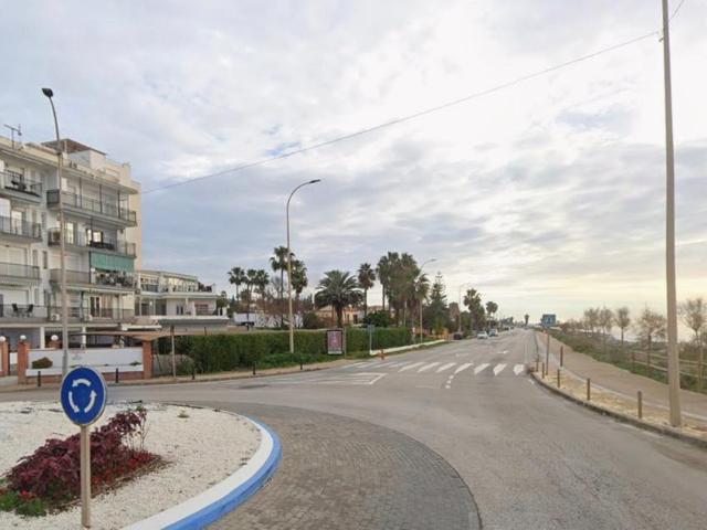 EXCLUSIVA VIVIENDA EN EDIFICIO EN PRIMERA LÍNEA DE PLAYA EN CHILCHES COSTA – CONFORT, UBICACIÓN Y CALIDAD DE VIDA JUNTO AL MEDITERRÁNEO