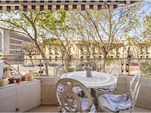 EXCLUSIVA VIVIENDA EN EL CENTRO HISTÓRICO DE VALENCIA – UN LUJO CON POTENCIAL A MEDIDA