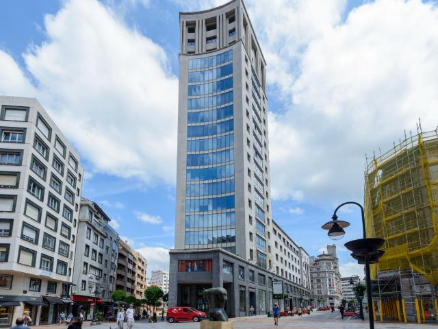 EXCLUSIVA VIVIENDA EN LA DÉCIMA PLANTA DEL EMBLEMÁTICO EDIFICIO LA JIRAFA