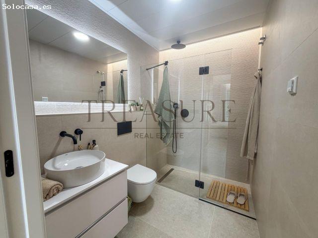 Exclusiva vivienda en planta baja con amplia terraza, piscina y jacuzzi a menos de 10 minutos andand