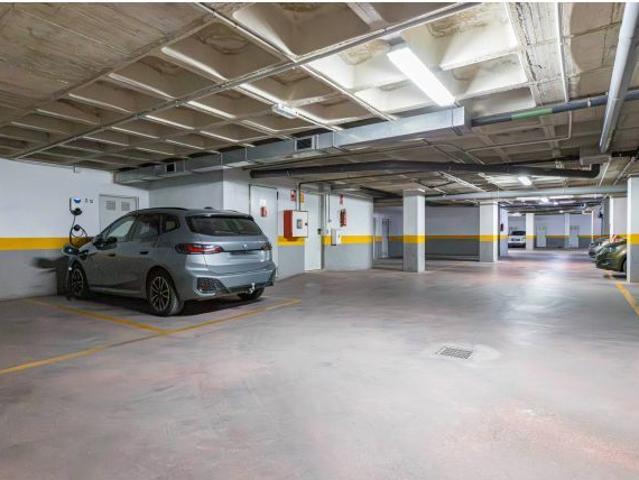 EXCLUSIVA VIVIENDA EN RONDA SUR 4 DORMITORIOS Y TERRAZA EDIF. PROFUSA