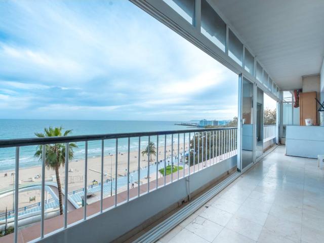 Exclusiva vivienda en Raval Roig con vistas al mar