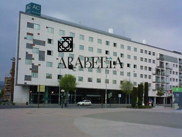 EXCLUSIVA VIVIENDA EN VIAL NORTE