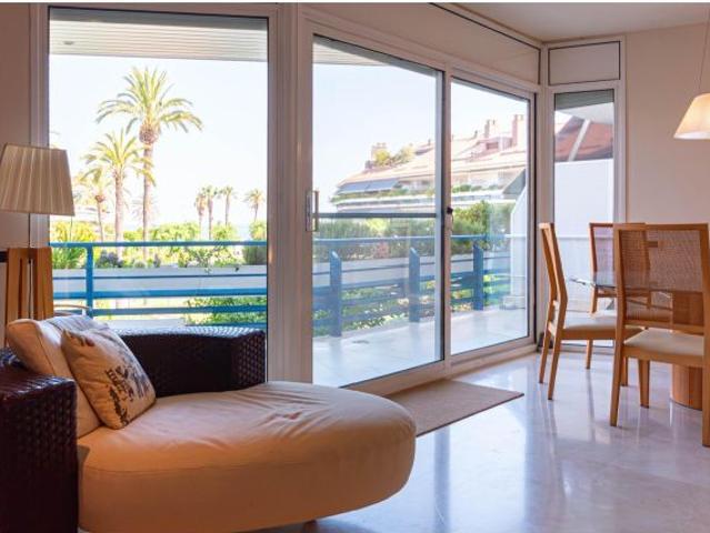 Exclusiva vivienda frente al mar en Terramar, Sitges
