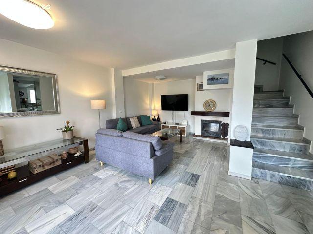 Exclusiva Vivienda Pareada con Jardín en Guadacorte