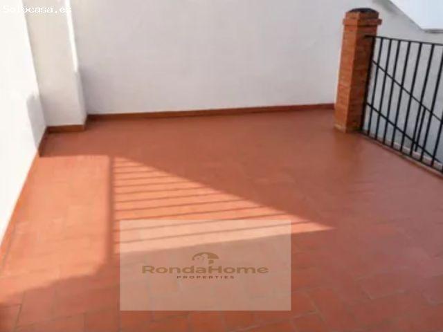Exclusiva vivienda reformada con patio y terraza en el corazón histórico de