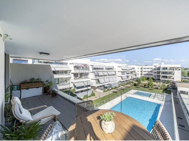 EXCLUSIVA VIVIVIENDA DE 173M2 CON DOS PLAZAS DE GARAJE TRASTERO AMPLIA TERRAZA