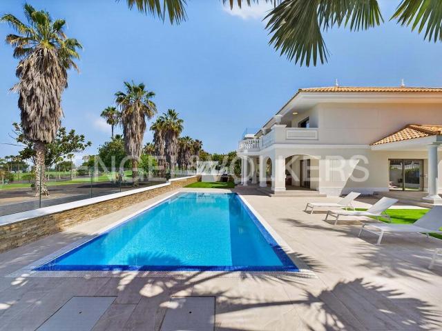 Exclusiva villa con acceso privado al Golf Costa Adeje y vis. 398m² Adeje