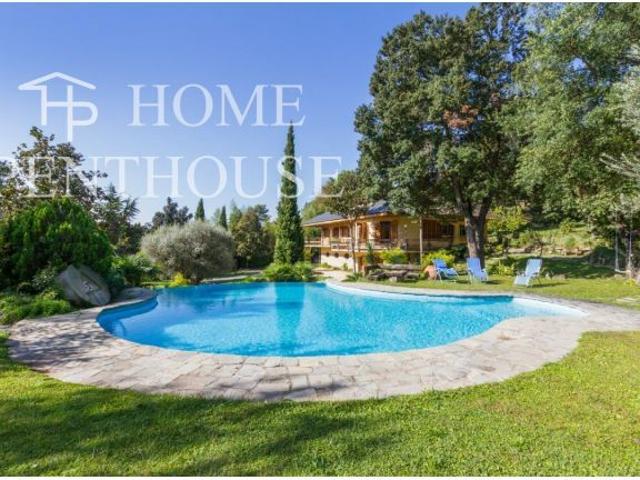 Exclusiva villa con gran terreno y preciosa piscina privada en Begues!