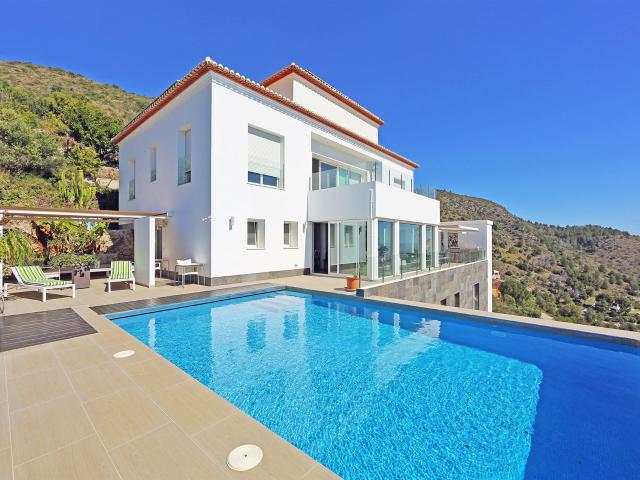 Exclusiva villa con impresionantes vistas panorámicas en Mon. 526m² Pego