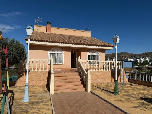 Exclusiva villa con parcela de 1.000 m2 y sótano de 170 m2 en La Alcayna – Murcia