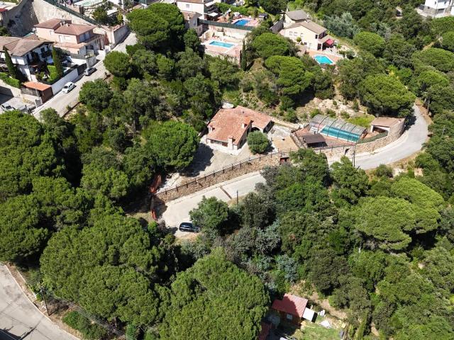 EXCLUSIVA VILLA CON PARCELA DE 4.709 m2 Y MÁXIMA PRIVACIDAD EN AIGUAVIVA PARK, VIDRERES