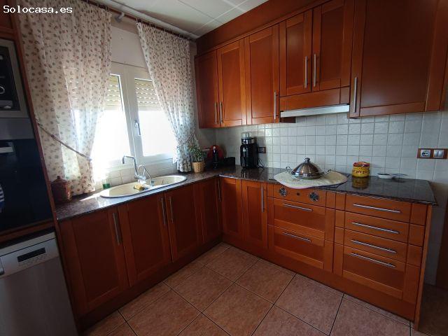 Exclusiva villa con piscina a un paso de la playa con vistas al mar